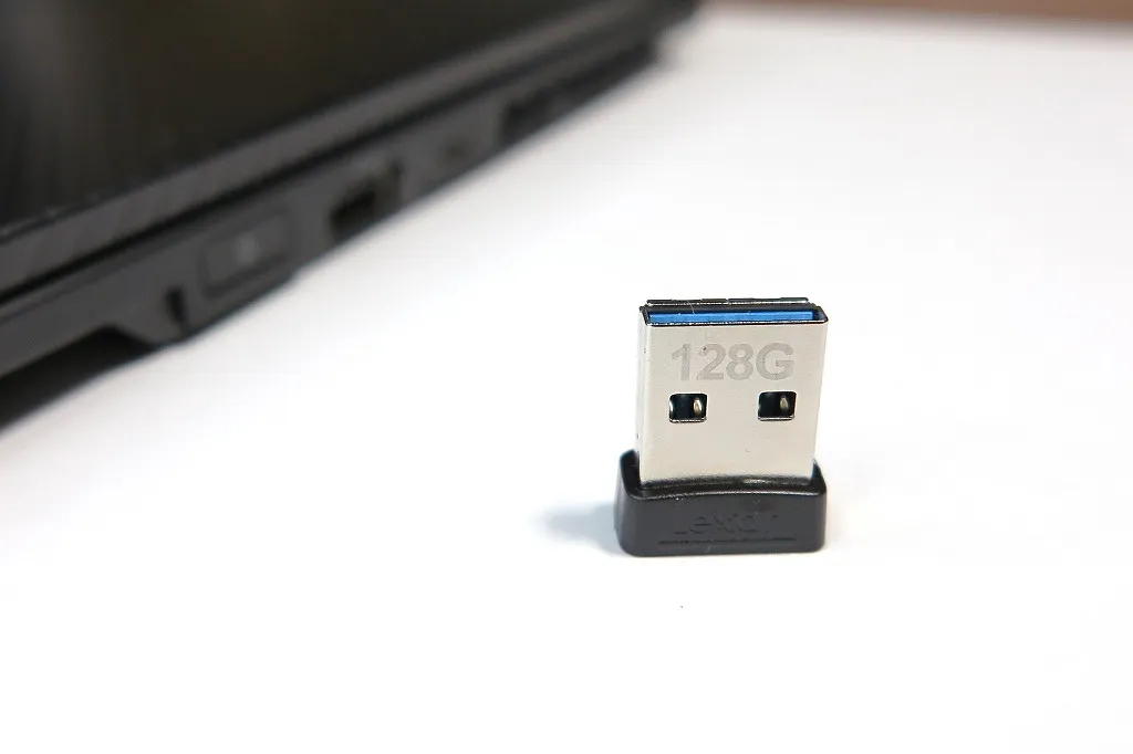 Lexar 超小型USBメモリ JumpDrive S47