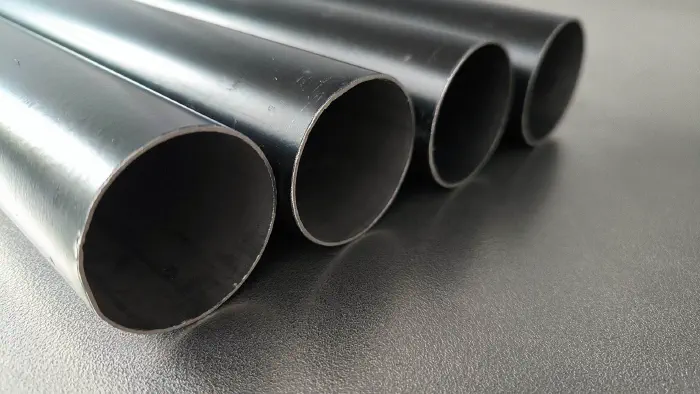 切断した机の脚