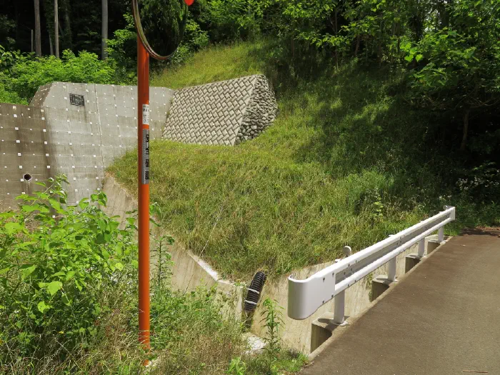 赤馬地区 通行止め点手前の砂防ダム