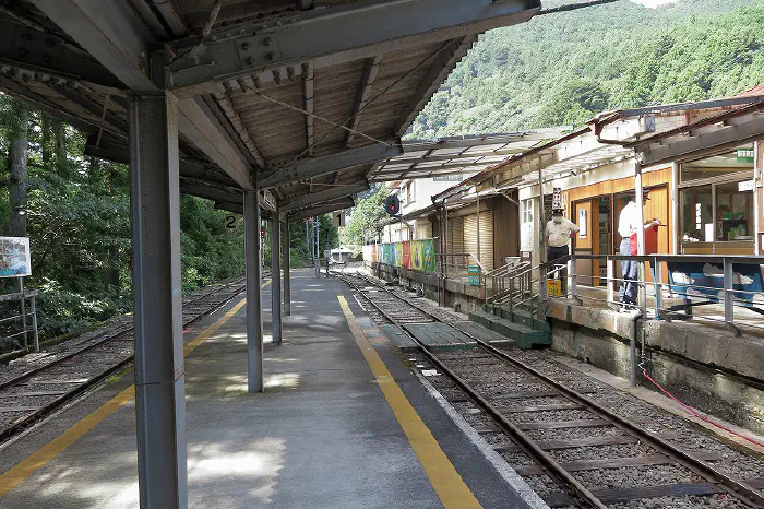 奥泉駅 構内